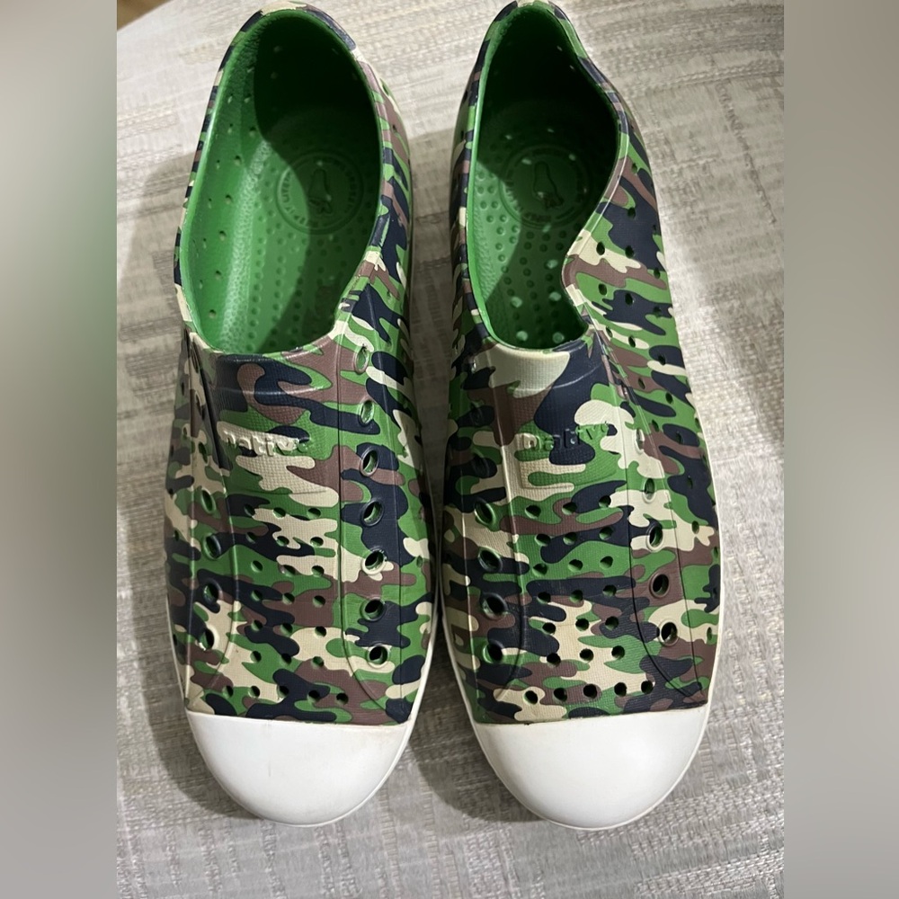 Native Jefferson Green Camo Camouflage Water Shoes Size J8